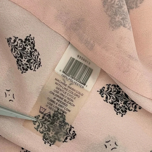 Vince Camuto Tie Neck Top Size Small - Picture 4 of 9